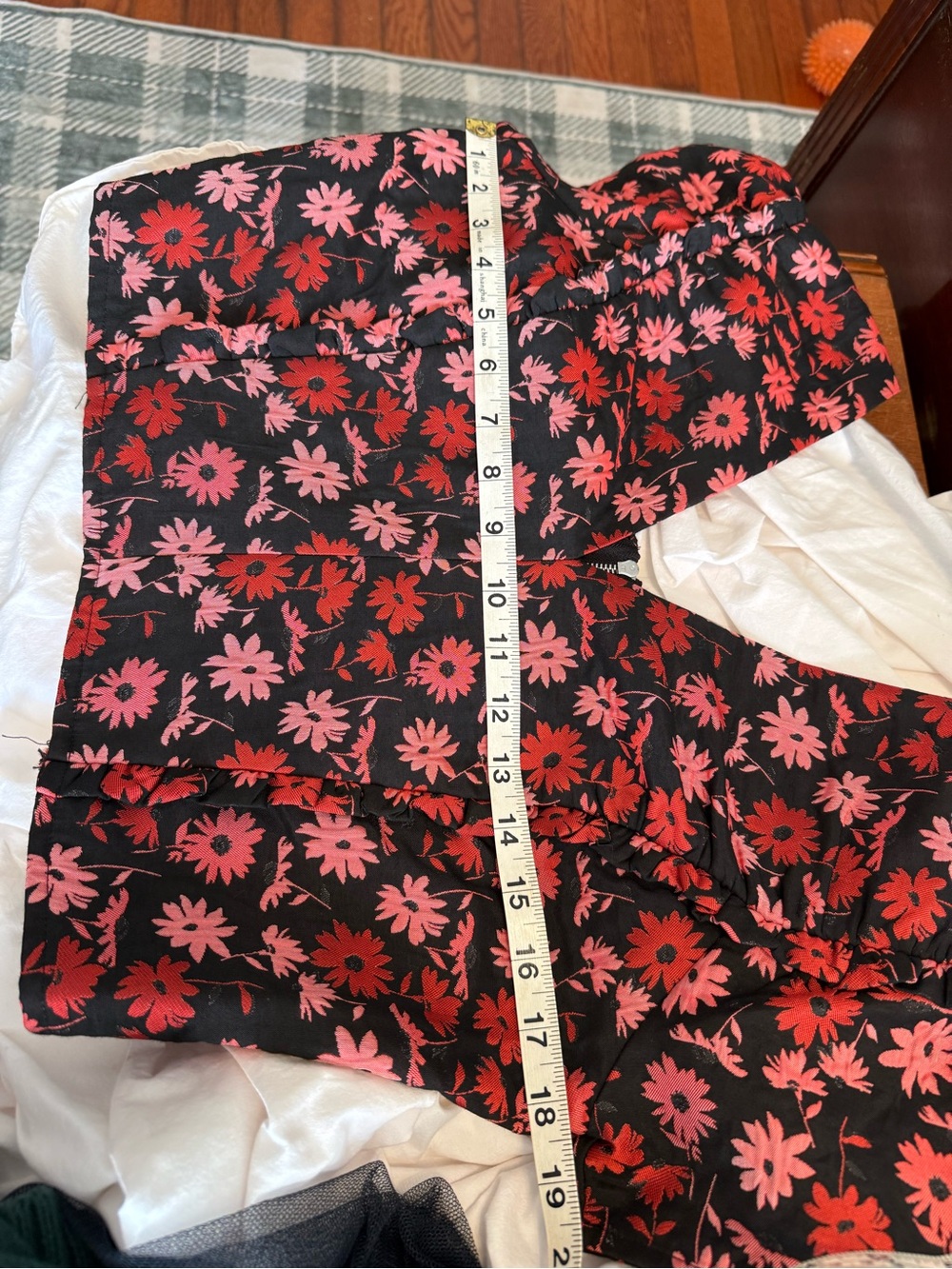Sugarlips Rocio Black Off-Shoulder Crop Top with Fredonia Floral Print NWT large - Picture 6 of 10